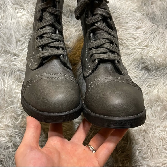 Arizona grey combat boots! NWOT size 8 - Picture 3 of 9